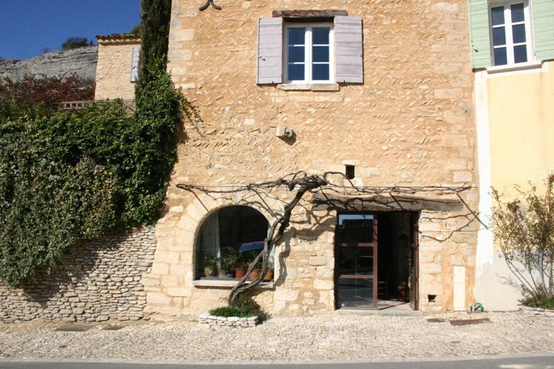 Village house in the heart of a perched village in the Luberon valley